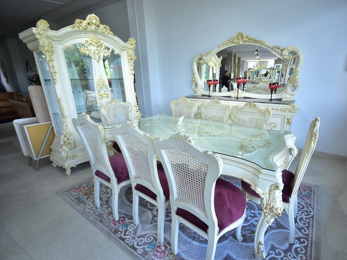 Old Dining Table Buyer in Delhi Noida NCR